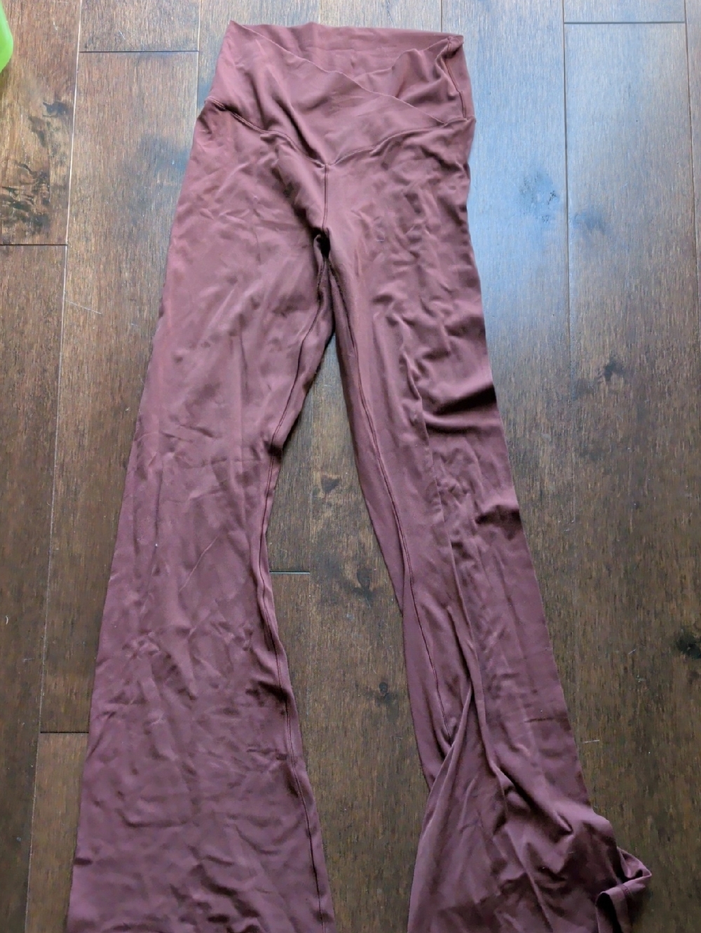 High-Rise Flared Leggings in Plum